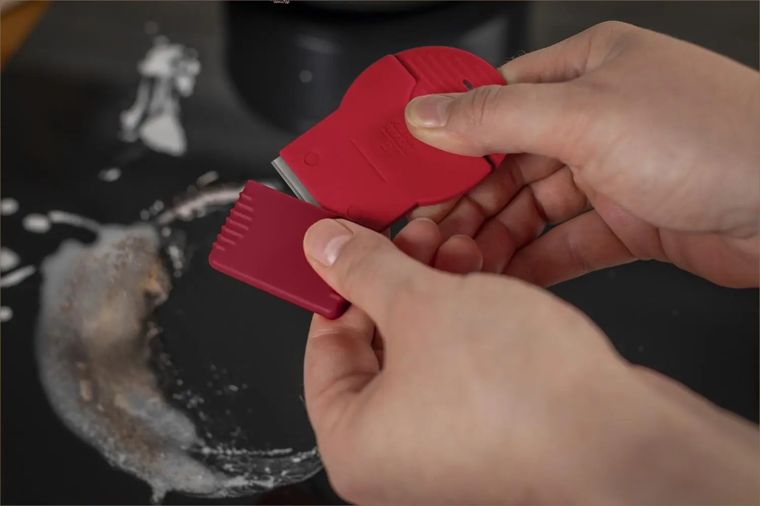 Kuhn Rikon Reinigungsschaber Swiss, Rot 5 Kuhn Rikon Reinigungsschaber Swiss, Rot – Bild 3