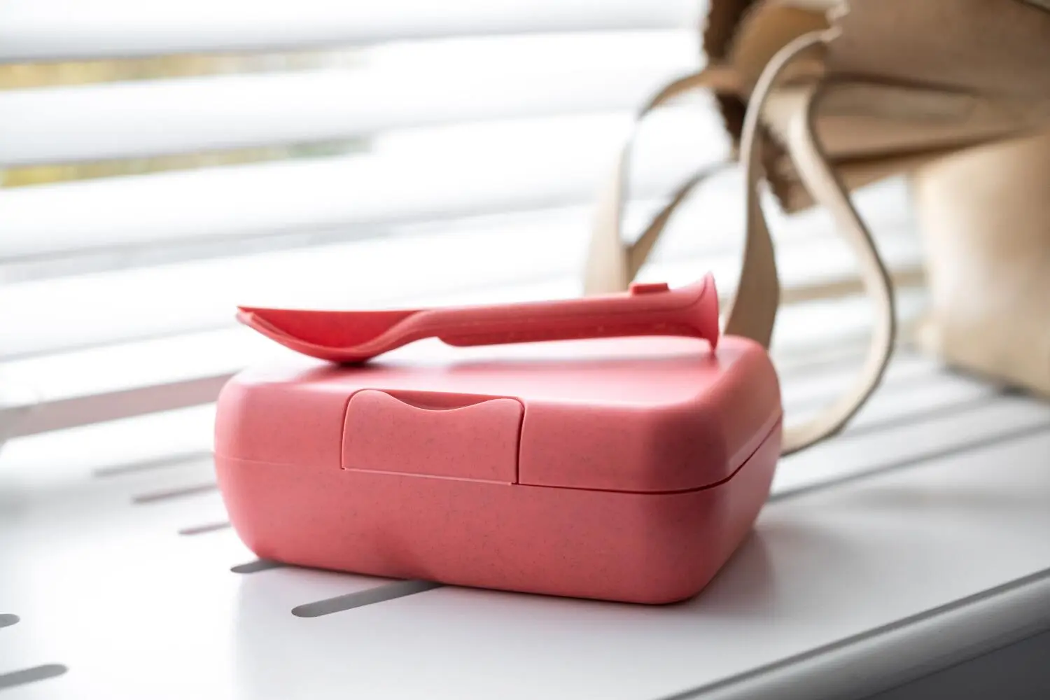 Koziol Lunch Box Candy Ready Mit Besteck-Set In Coral 5 Koziol Lunch Box Candy Ready Mit Besteck-Set In Coral – Bild 3