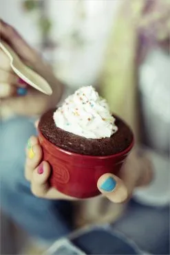 Emile Henry Töpfchen Nr. 9 In Granatapfel, 2er Set -Küchenorganisation Verkäufe EH 10XX Life Ramequin Ramekin CupCakeWhippedCream2 V 3